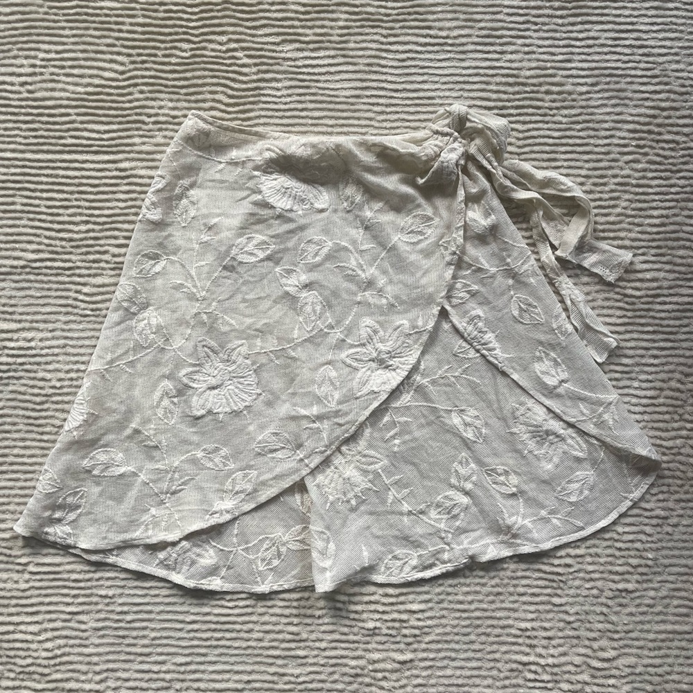 SALE ✨ For Love & Lemons Floral Embroidered Sarong